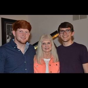 Meet your Posher, Lois